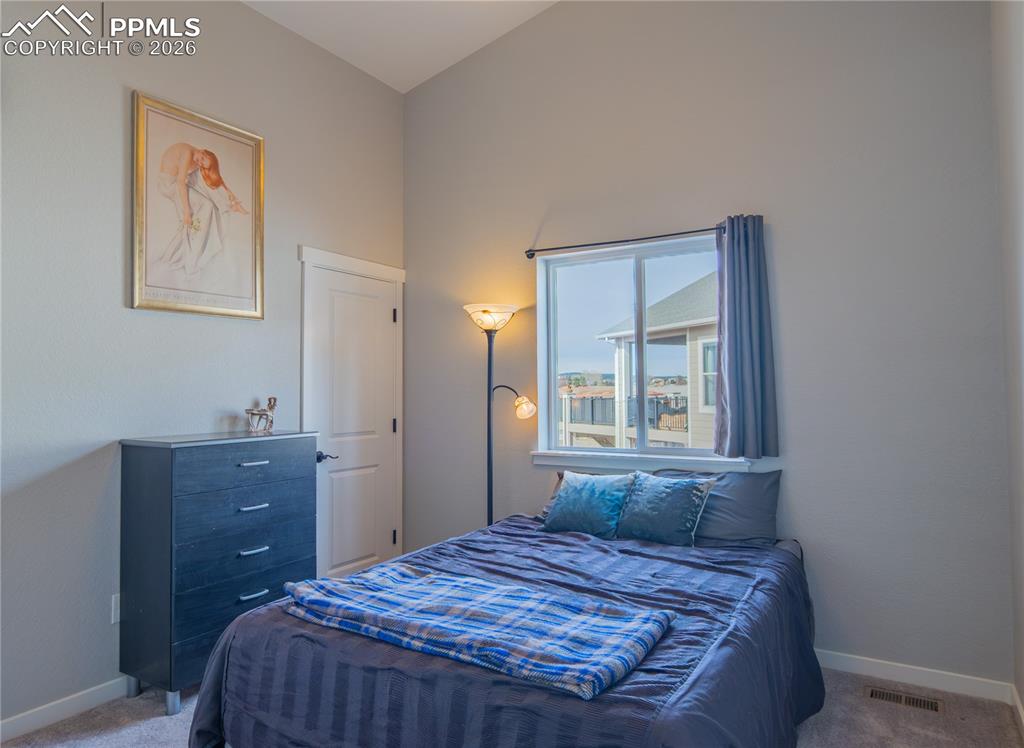 Image 20 of 50: Bedroom