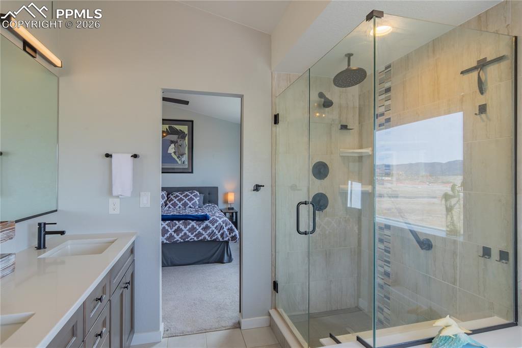 Image 27 of 50: Bathroom