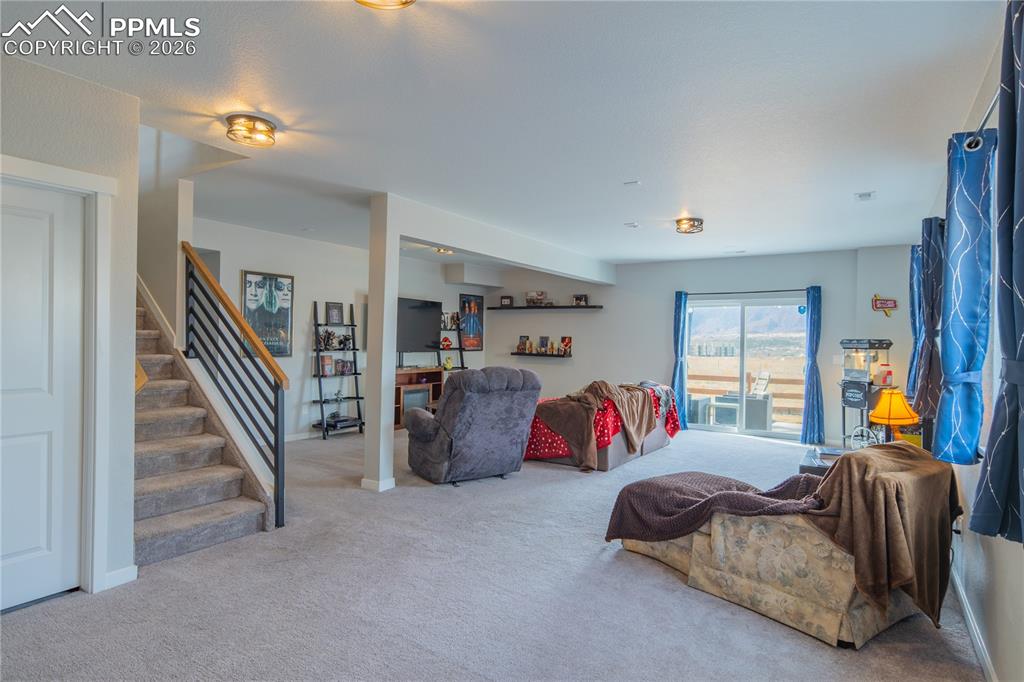 Image 30 of 50: Living Room