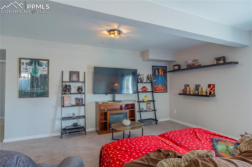 Image 31 of 50: Bedroom