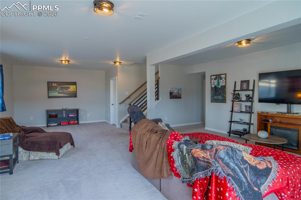 Image 32 of 50: Living Room