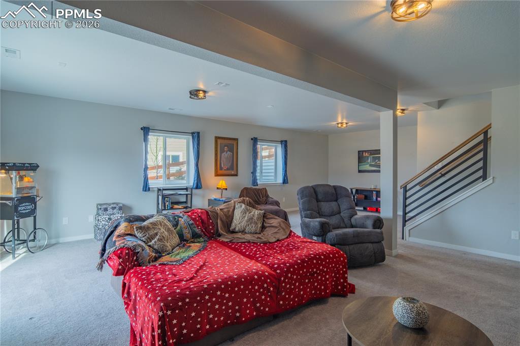 Image 33 of 50: Living Room