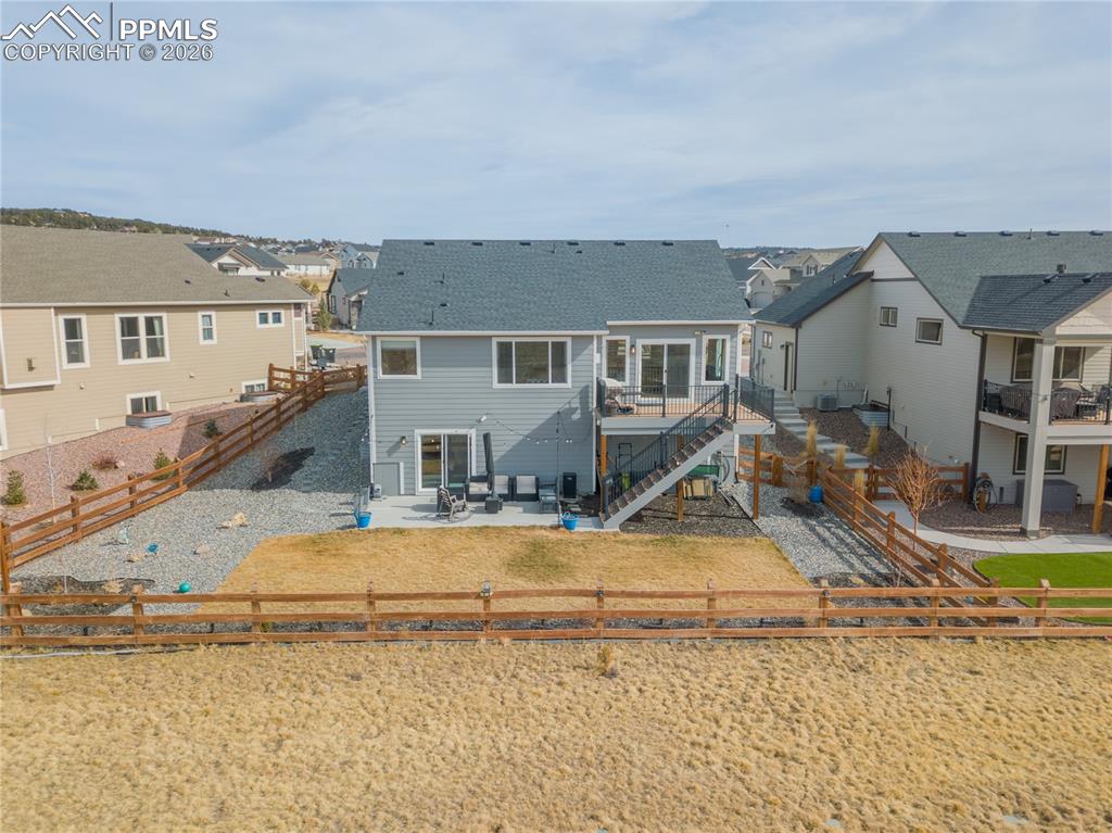 Image 4 of 50: Back of Structure