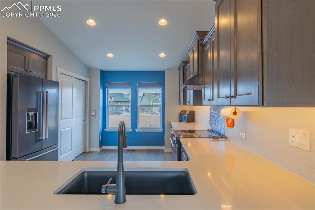 Image 9 of 50: Kitchen