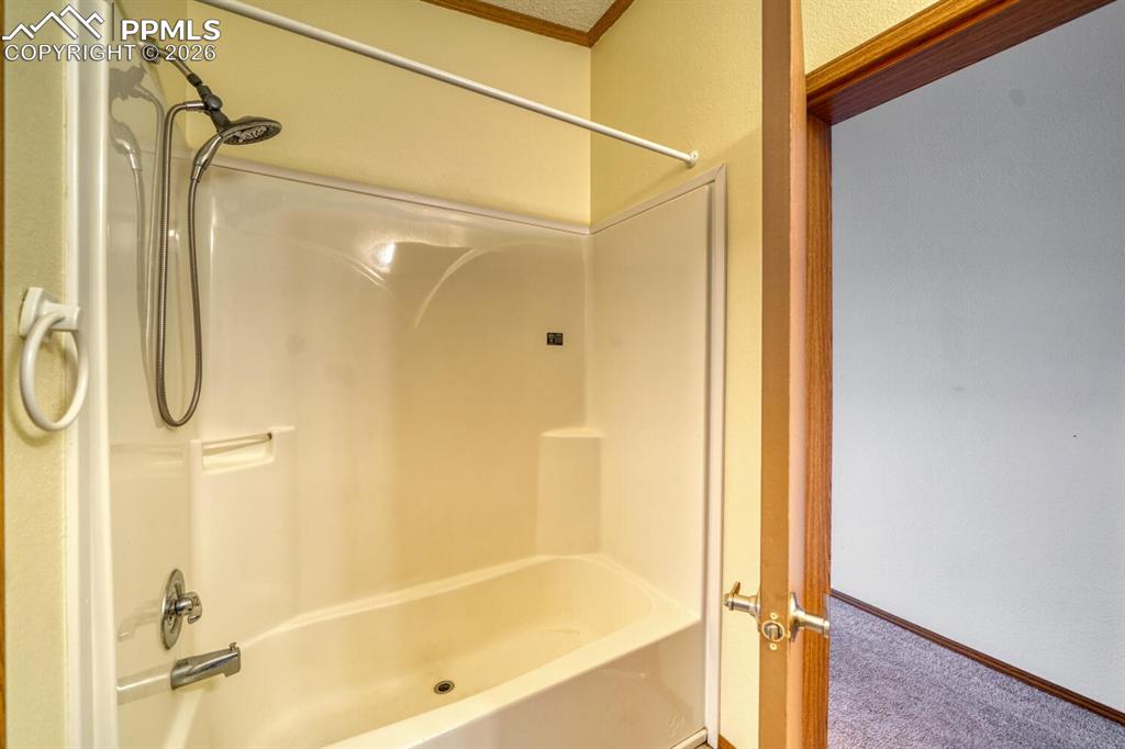 Image 18 of 28: Main Bath