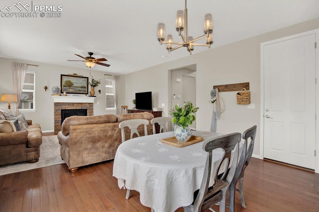 Image 12 of 41: Dining Area