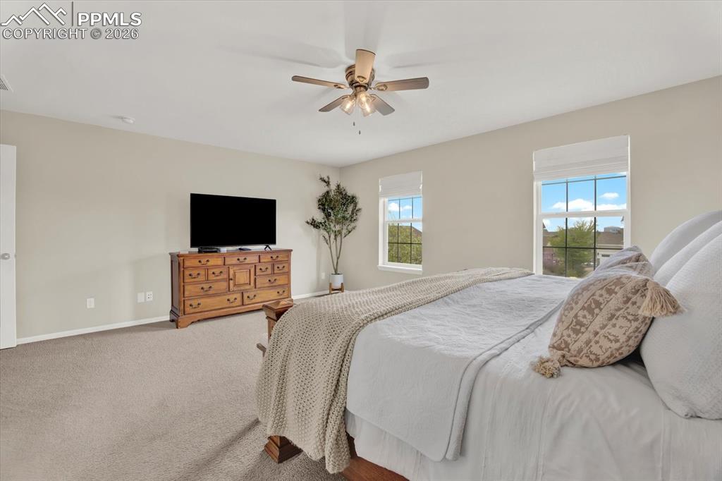 Image 18 of 41: Bedroom