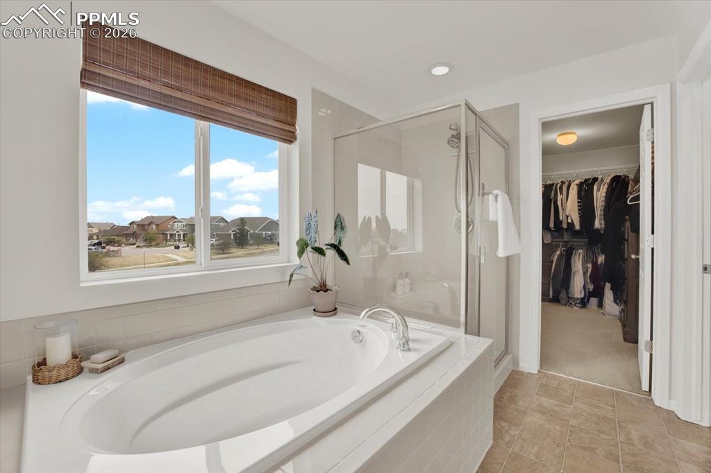 Image 20 of 41: Bathroom