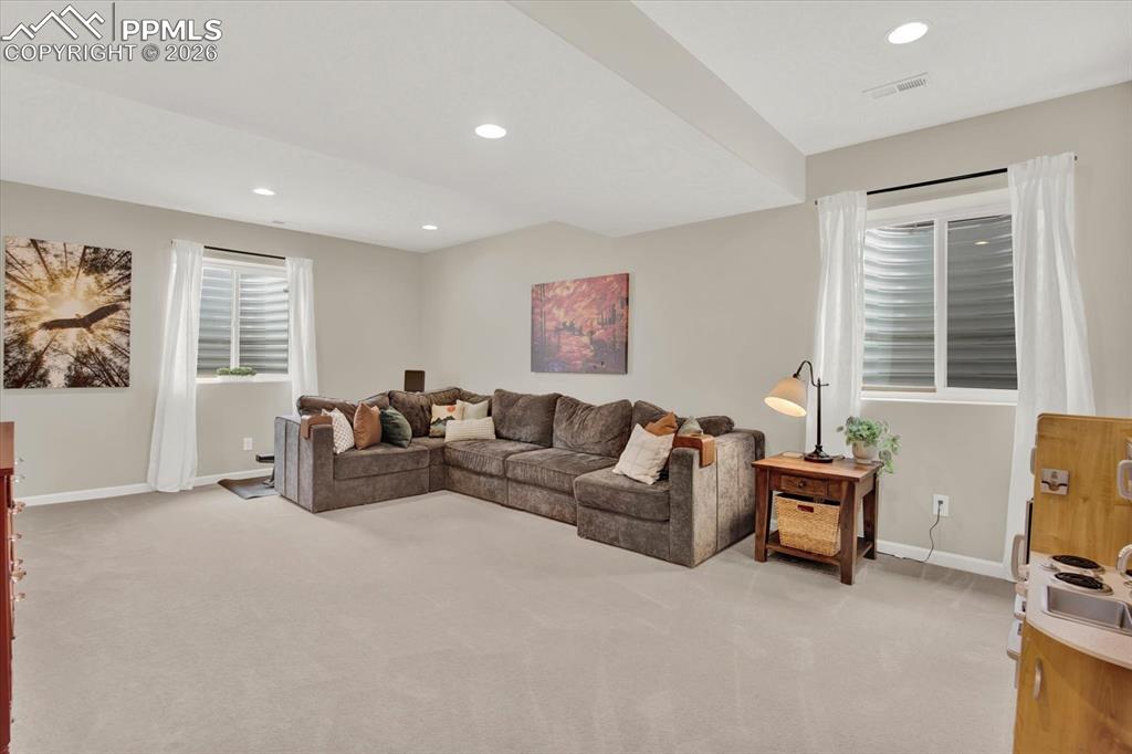 Image 27 of 41: Living Room