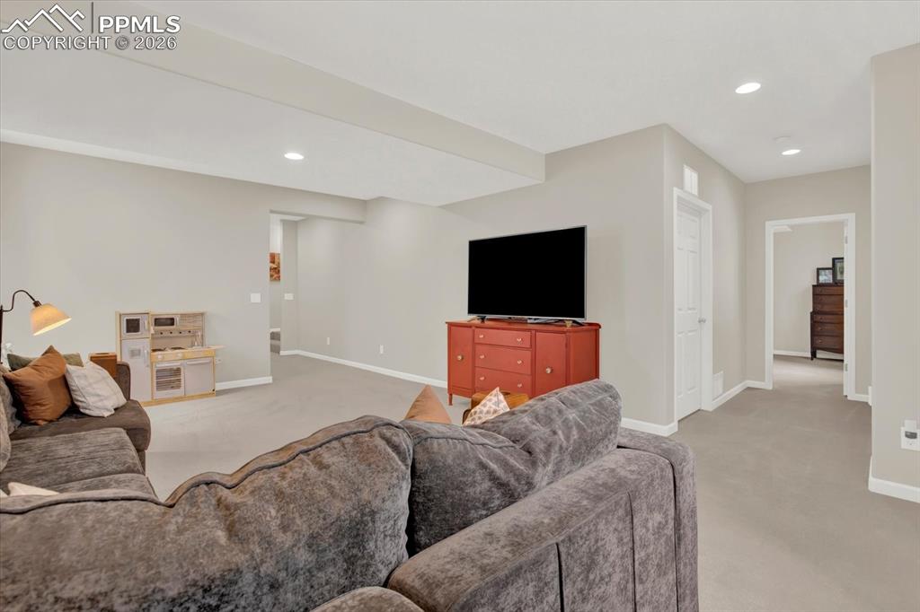 Image 28 of 41: Living Room