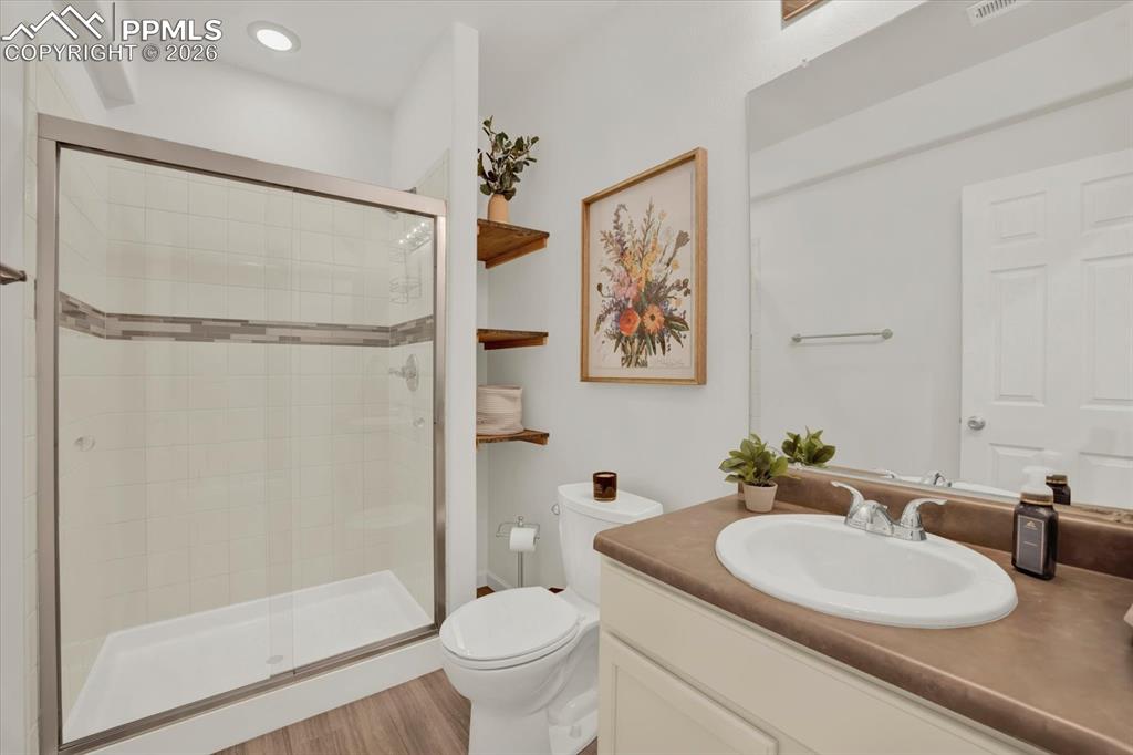 Image 29 of 41: Bathroom