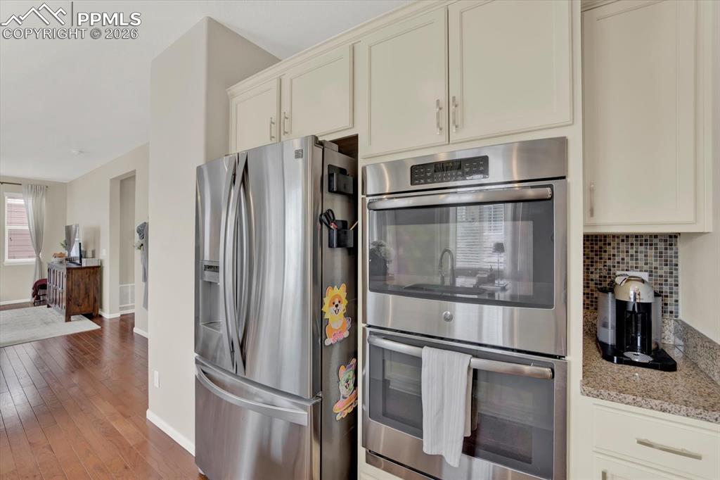 Image 4 of 41: Kitchen