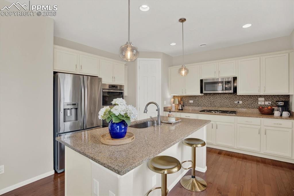 Image 5 of 41: Kitchen