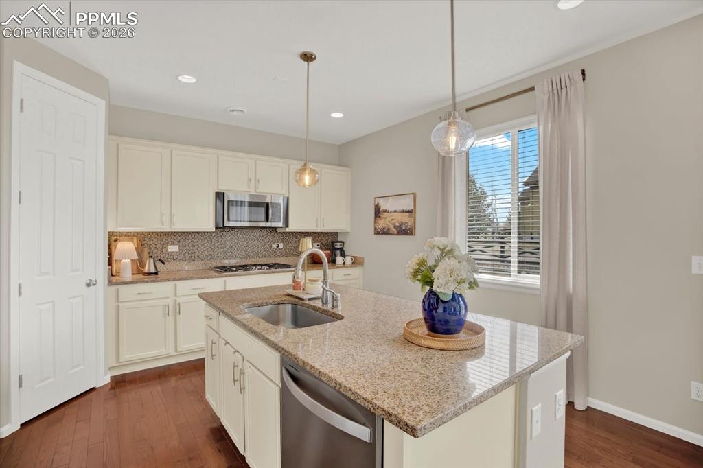 Image 6 of 41: Kitchen