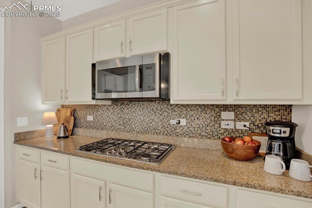 Image 7 of 41: Kitchen