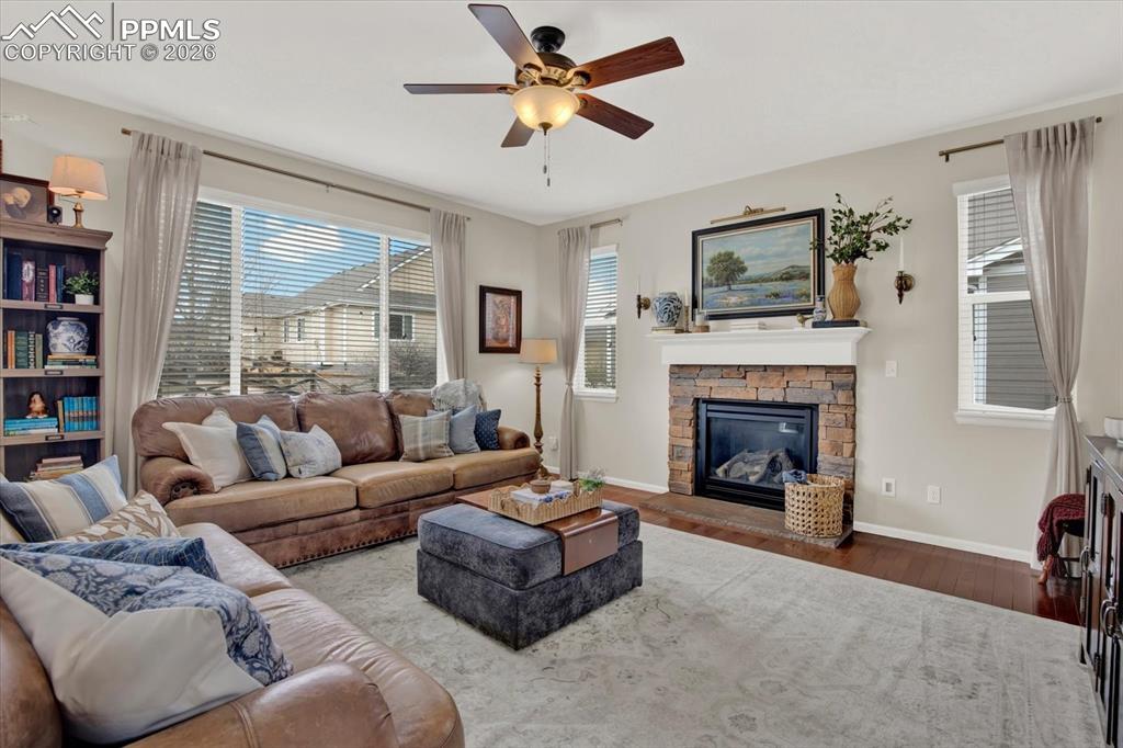 Image 8 of 41: Living Room