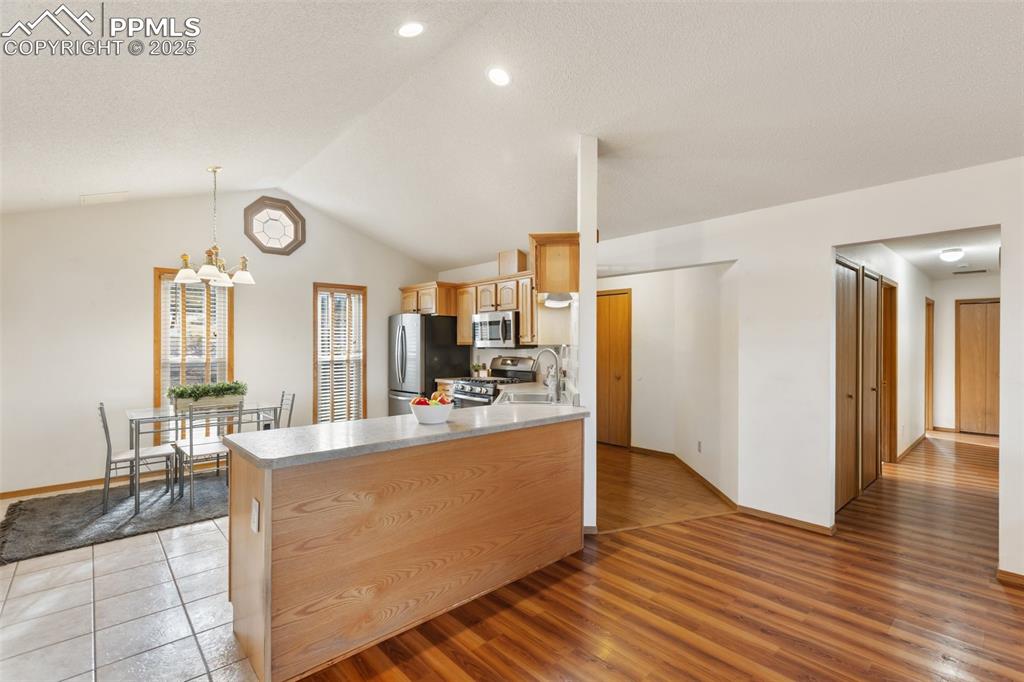 Image 11 of 50: Kitchen