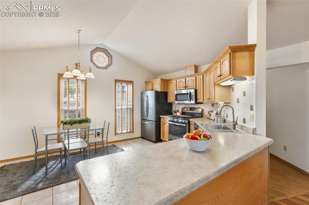 Image 12 of 50: Kitchen