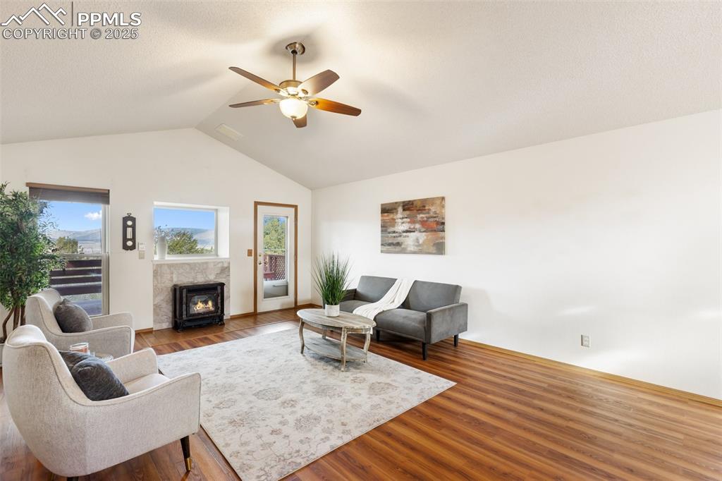 Image 13 of 50: Living Room