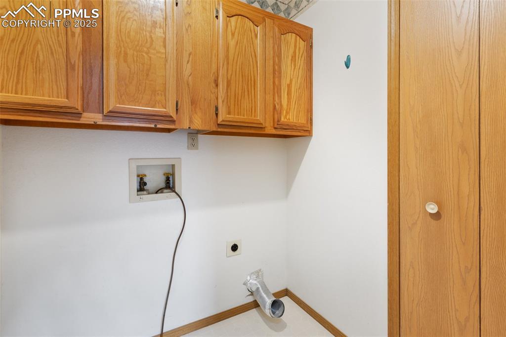 Image 26 of 50: Laundry