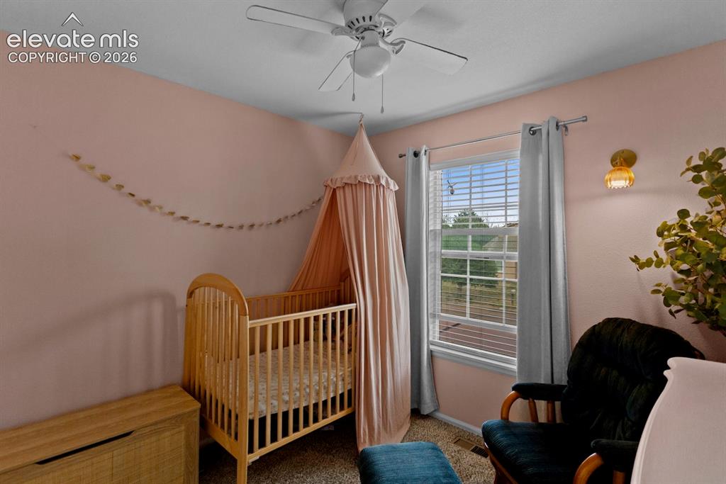 Image 11 of 25: Bedroom