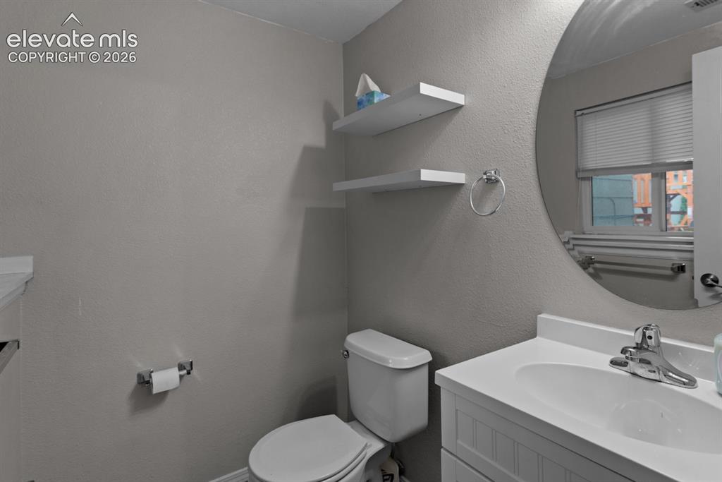 Image 16 of 25: Bathroom
