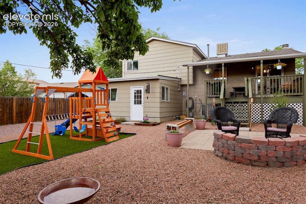 Image 22 of 25: Yard