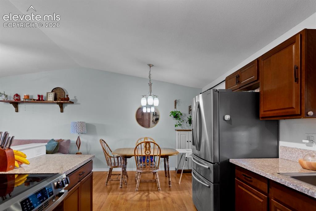 Image 5 of 25: Kitchen