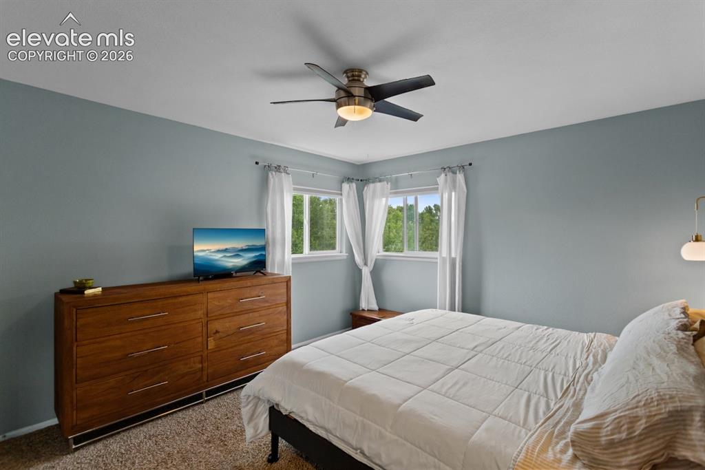 Image 7 of 25: Bedroom
