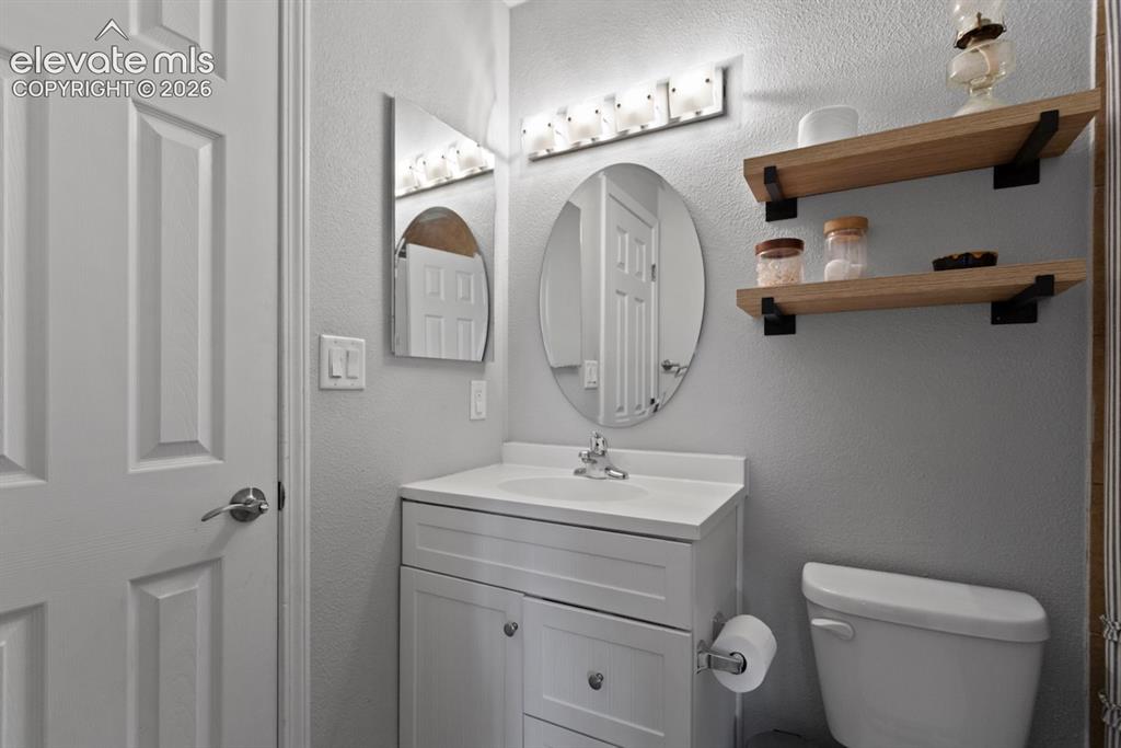Image 8 of 25: Bathroom