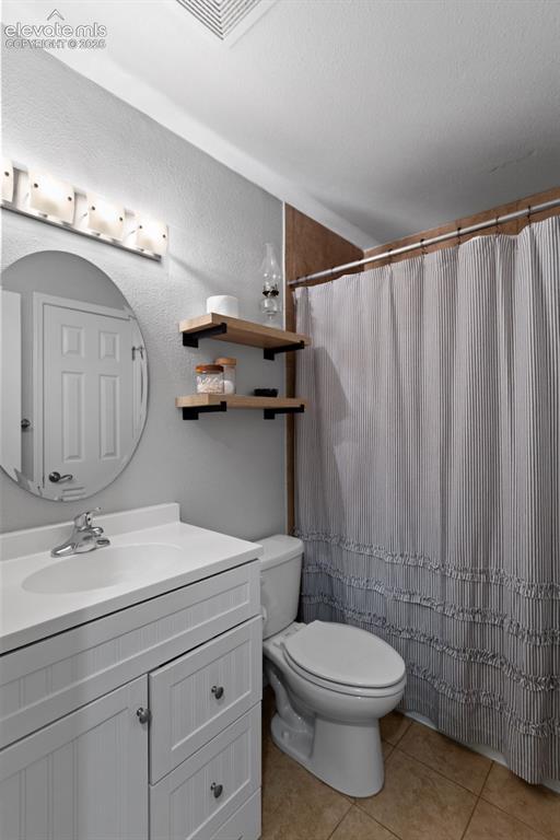 Image 9 of 25: Bathroom