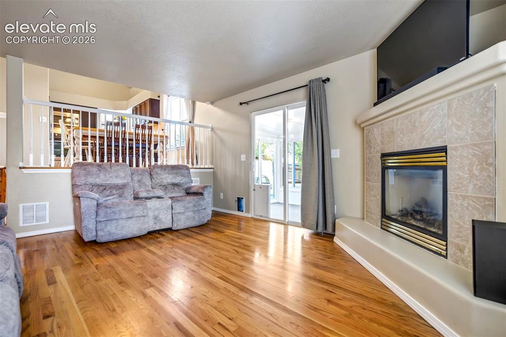 Image 18 of 48: Living Room