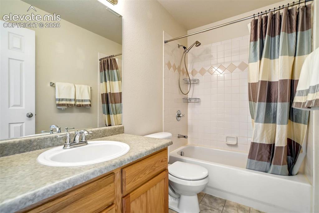 Image 32 of 48: Bathroom