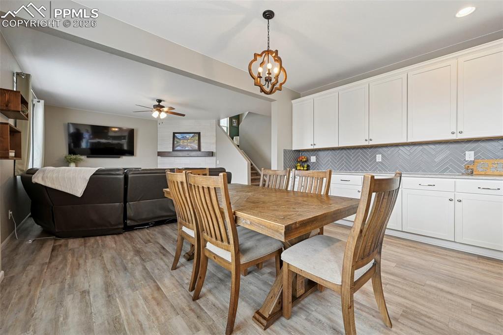 Image 10 of 50: Dining Area