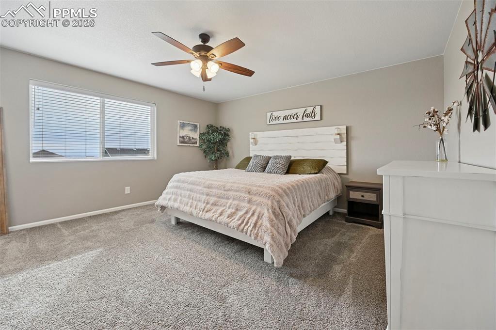 Image 21 of 50: Bedroom