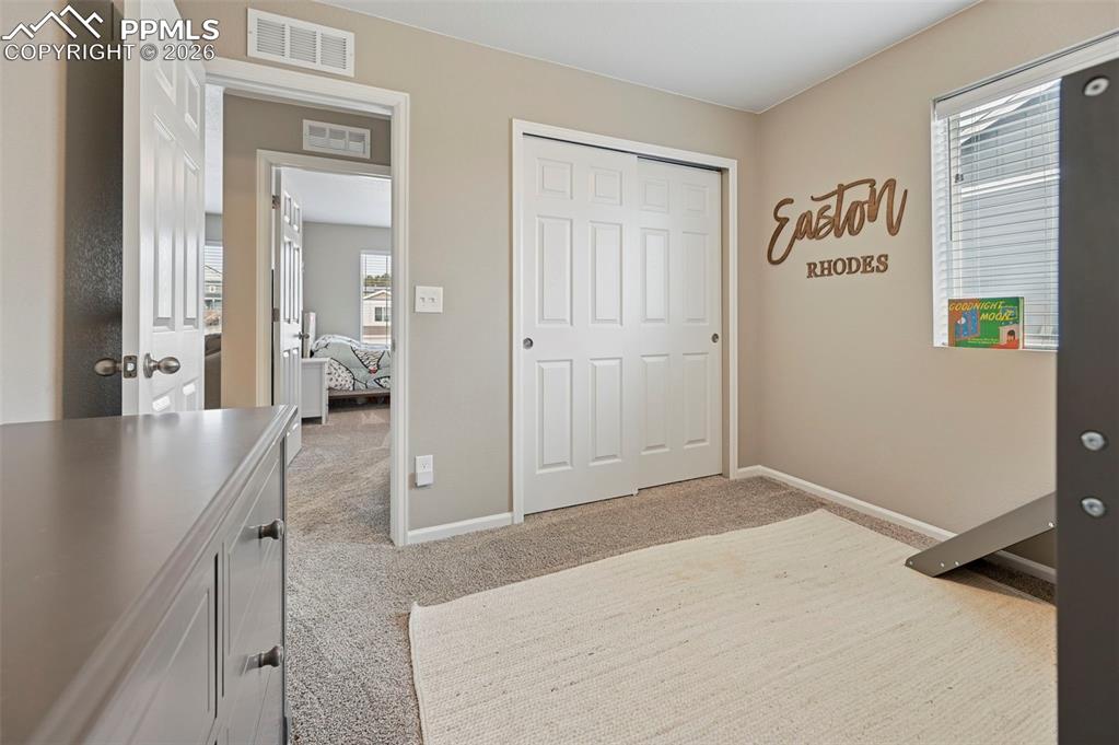 Image 31 of 50: Bedroom