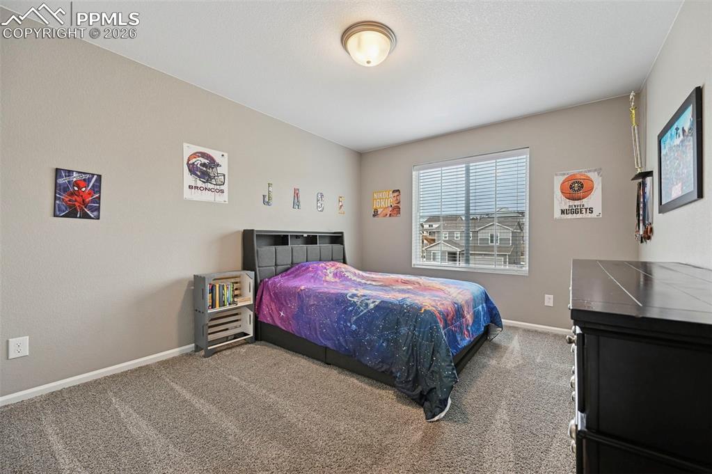 Image 32 of 50: Bedroom