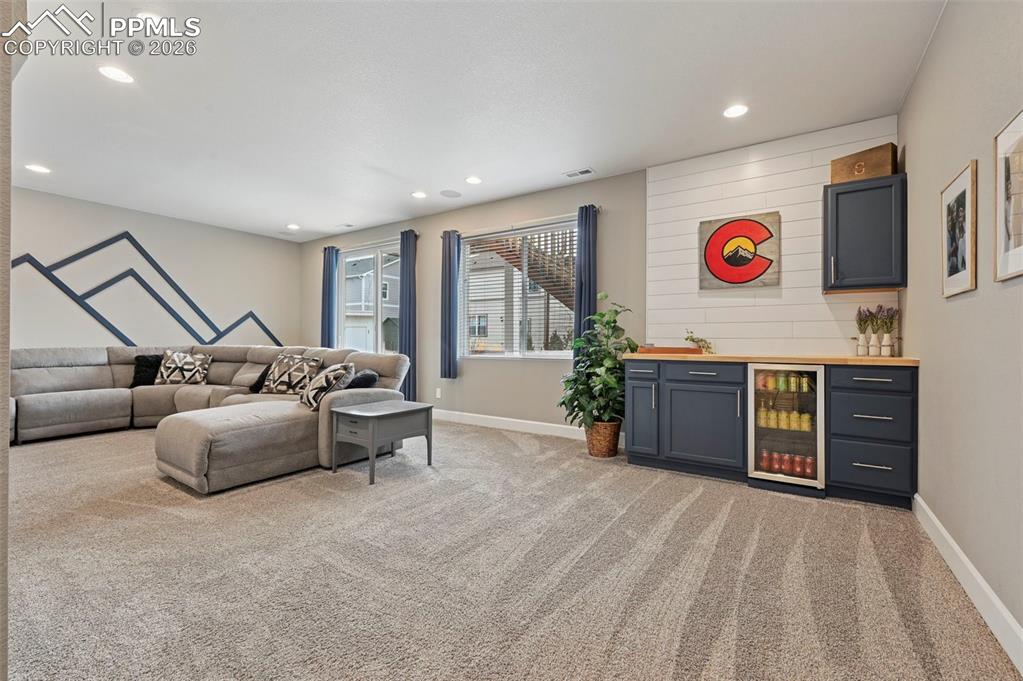 Image 36 of 50: Living Room