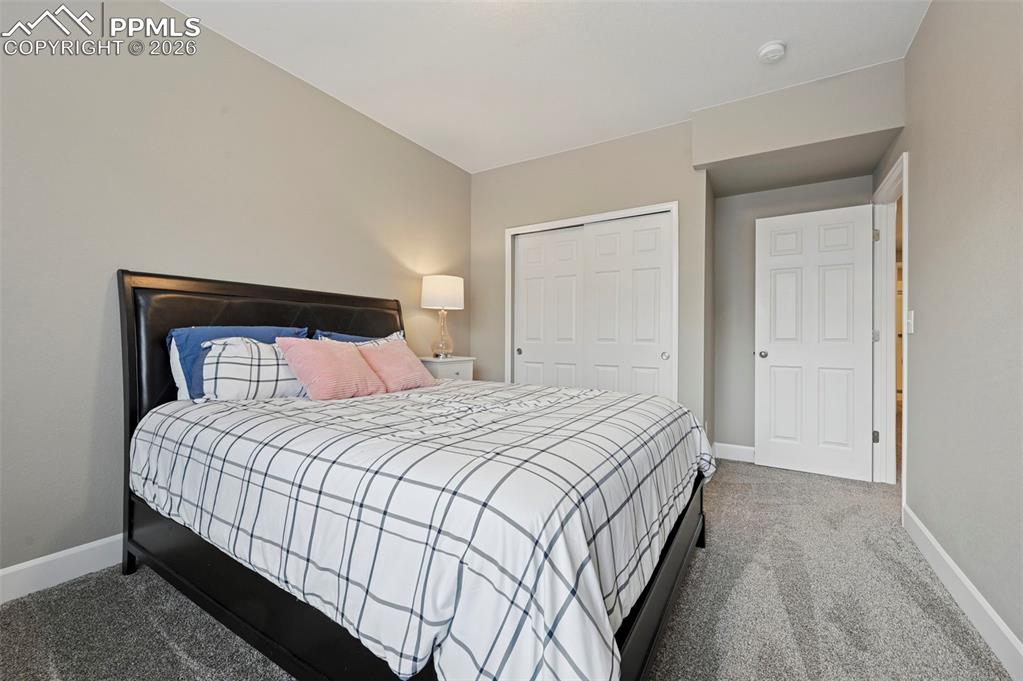 Image 38 of 50: Bedroom