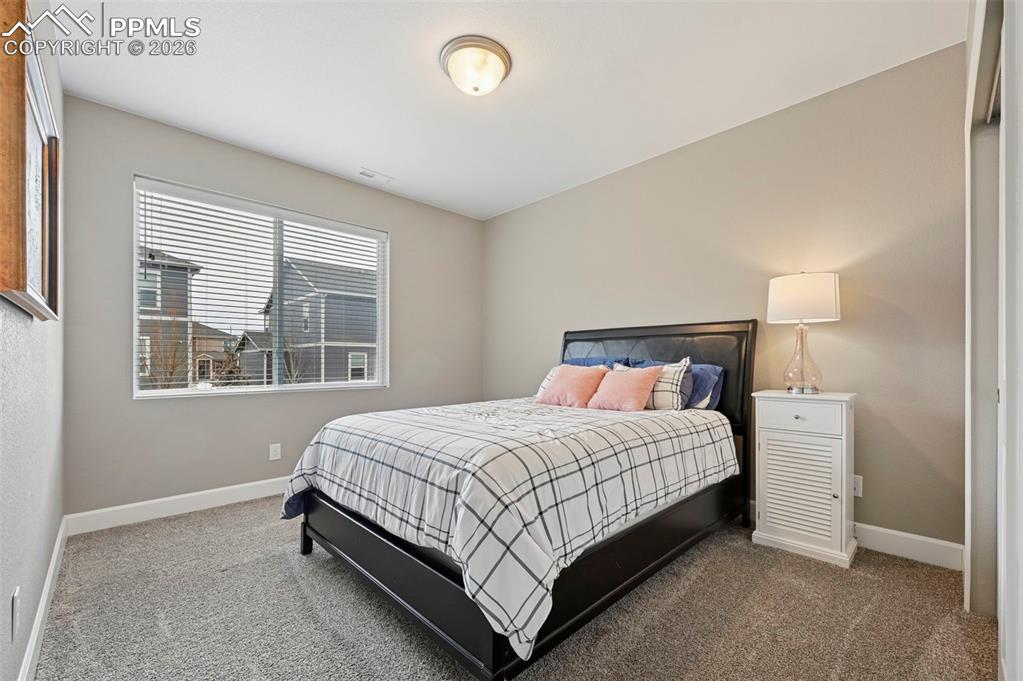 Image 39 of 50: Bedroom