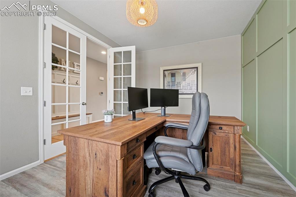 Image 5 of 50: Office