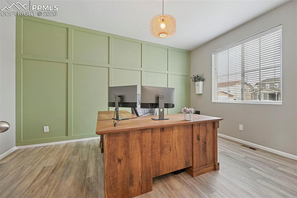 Image 6 of 50: Office