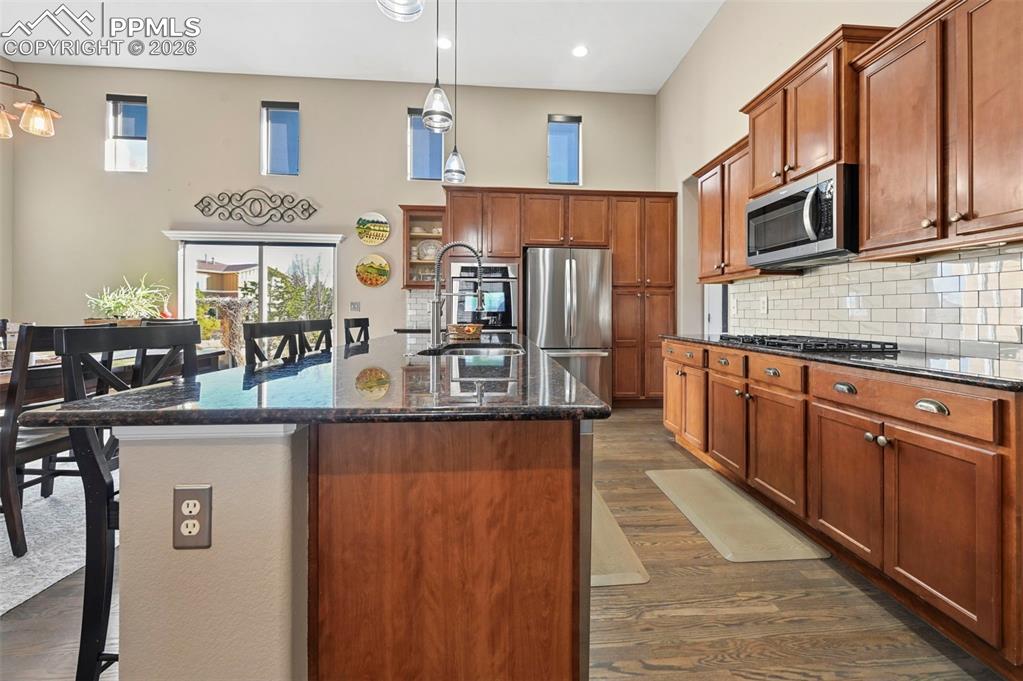 Image 12 of 37: Kitchen