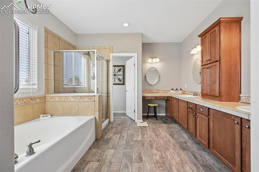 Image 17 of 37: Bathroom