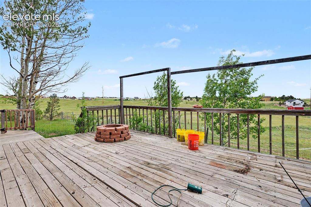 Image 12 of 28: Deck