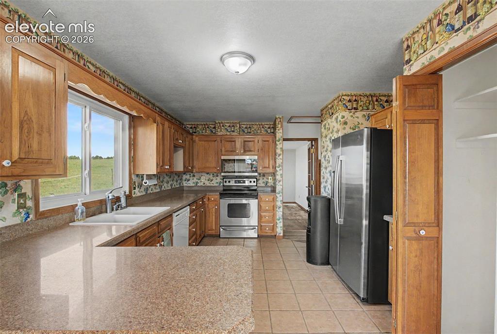 Image 2 of 28: Kitchen