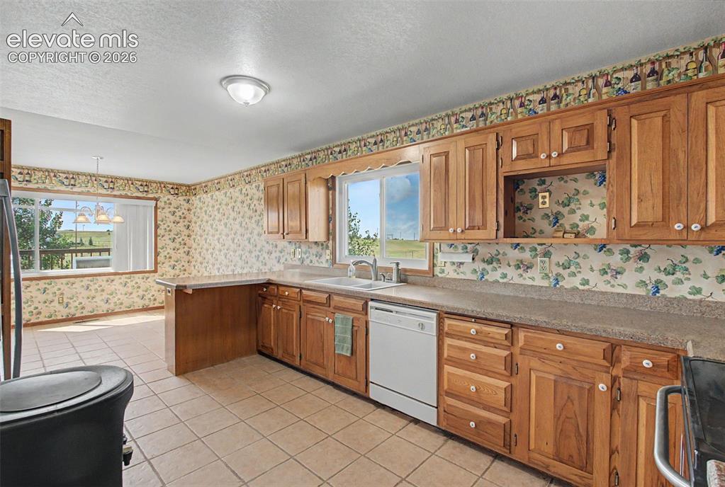 Image 3 of 28: Kitchen