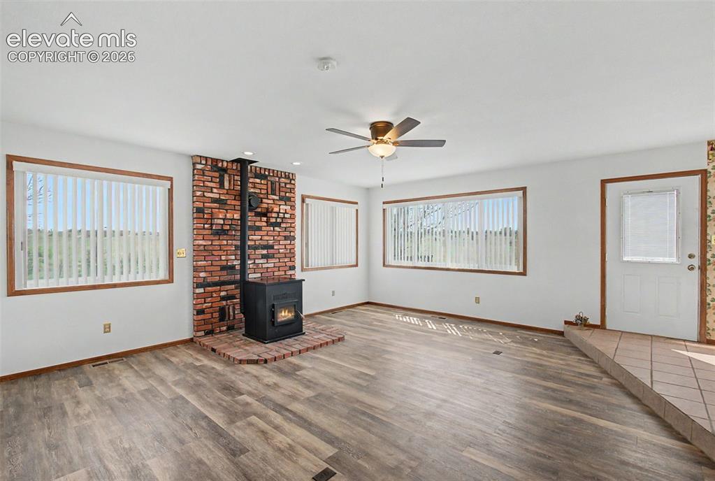 Image 6 of 28: Living Room
