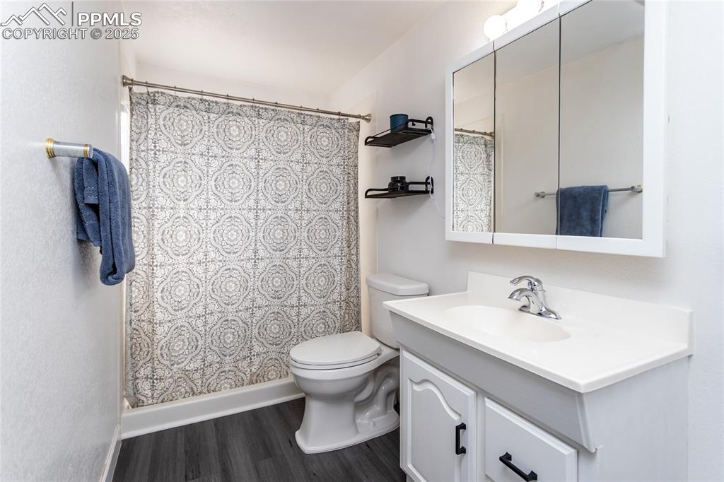 Image 28 of 40: 3/4 Bath Lower Lvl