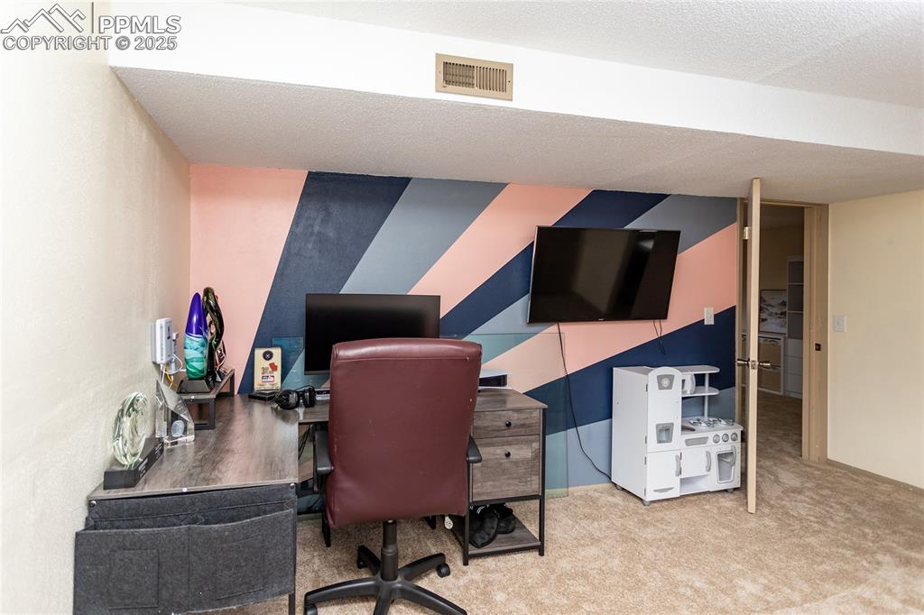 Image 31 of 40: Office or Flex Rm